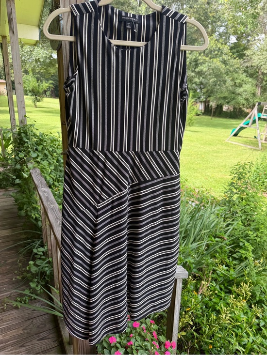 Banana Republic Dresses & Skirts - Banana Republic Black and White Striped Midi Dress